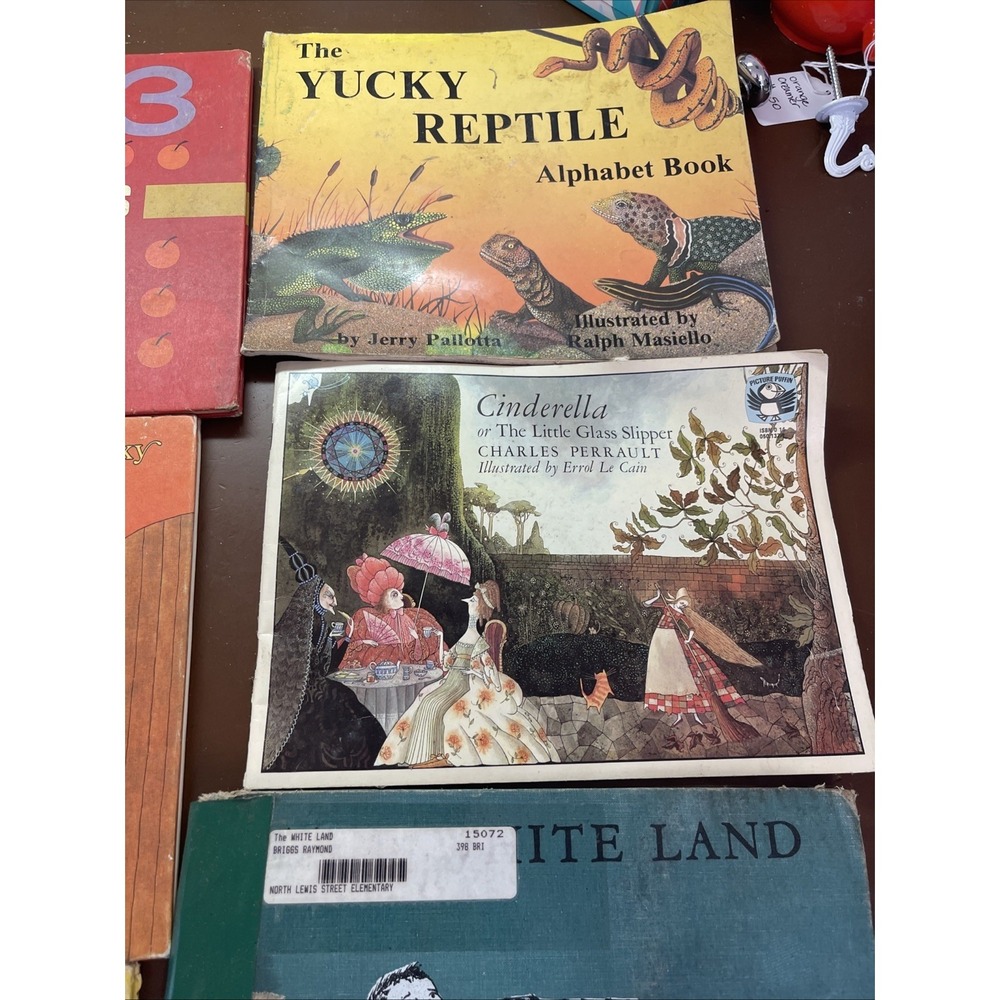 Vintage Lot of 30 Books Random Years for Kids/ Young Teens/Preschool BB6 - Picture 9 of 16